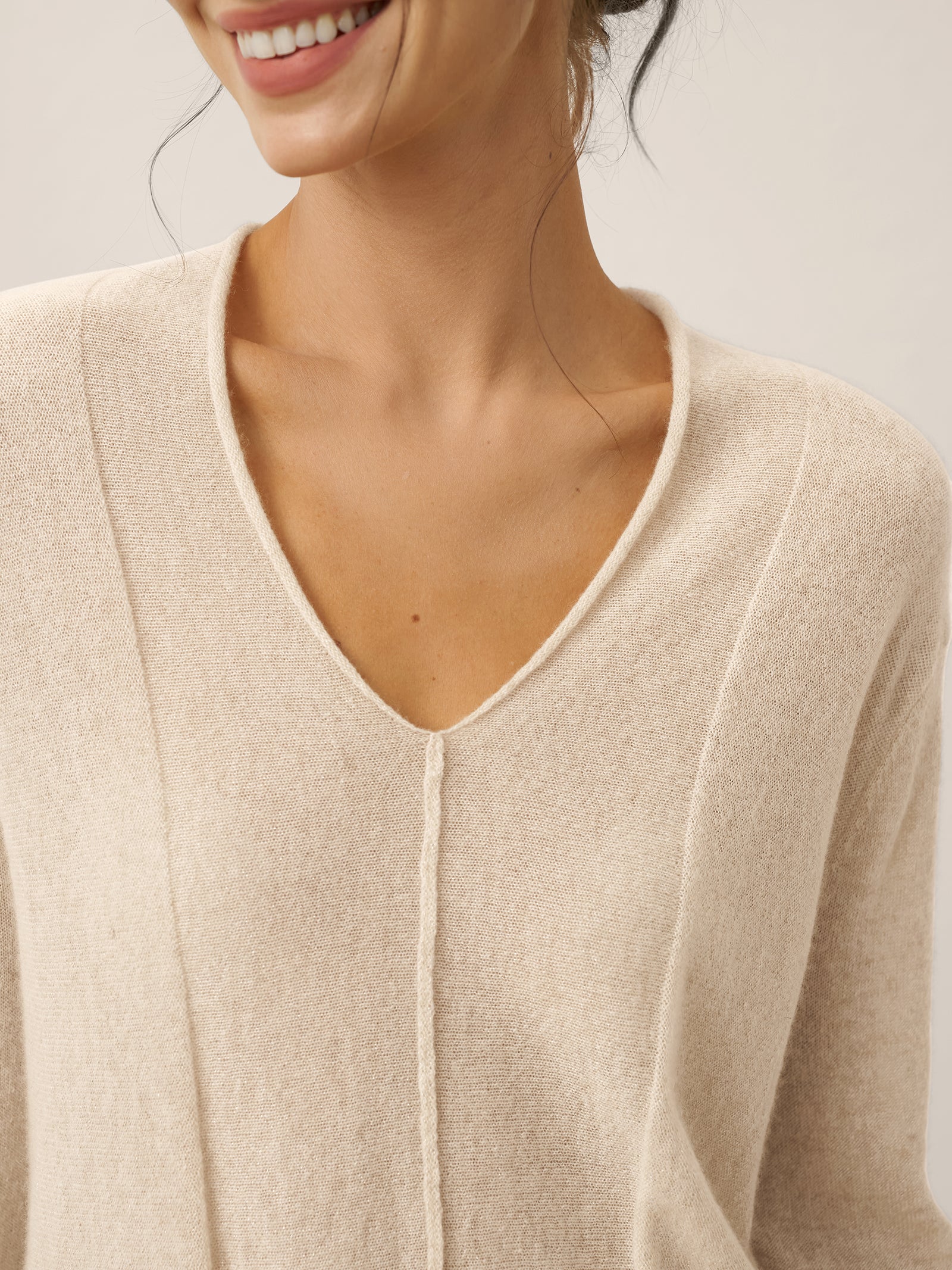 100% Mongolia Cashmere Lightweight V-Neck Sweater LUNETTE