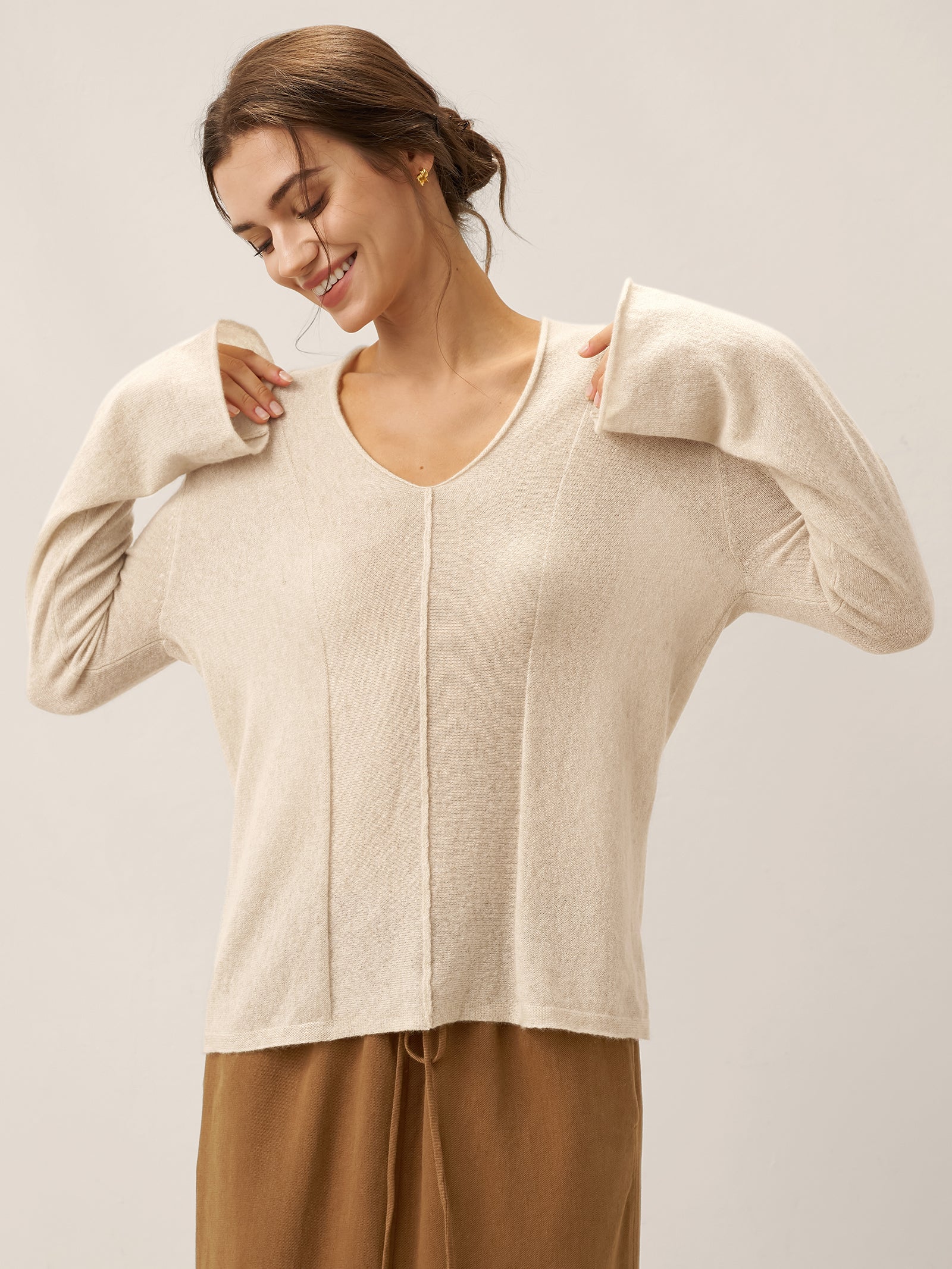 100% Mongolia Cashmere Lightweight V-Neck Sweater LUNETTE